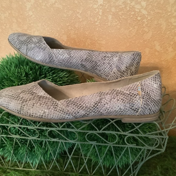 Toms Julie suede snakeskin print slip on flats size 8.5 - Picture 2 of 11